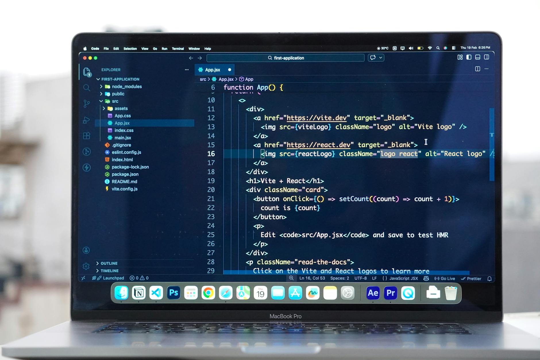 ChatGPT vs Claude for Coding: Which AI Assistant Helps Developers More?