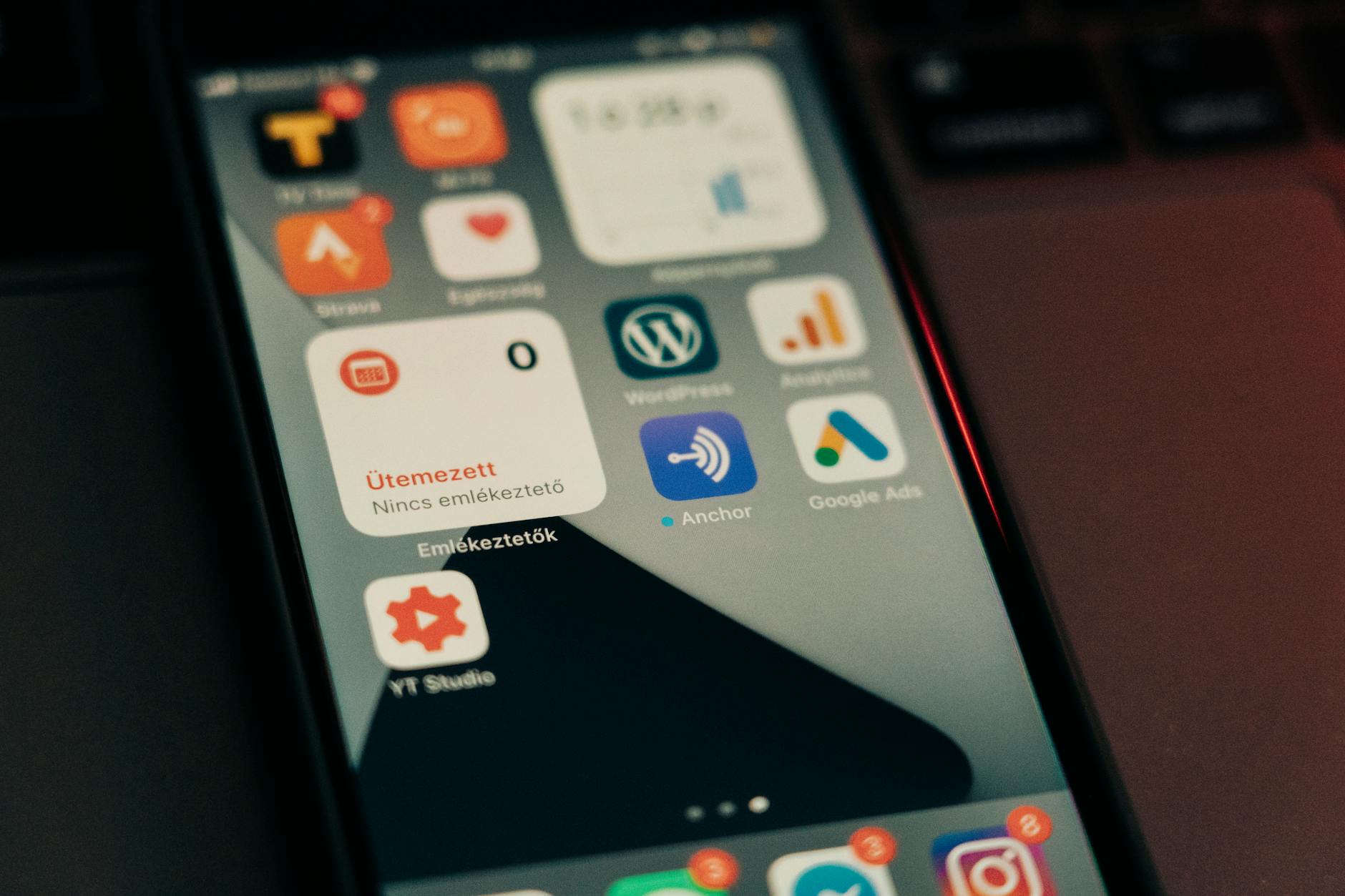 Facebook Ads vs. Google Ads: Which Is Right for Your Ontario Business?